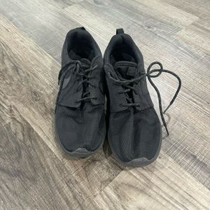 Nike women’s roshe